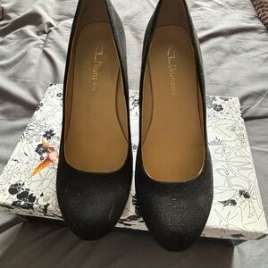 CL Laundry black heel